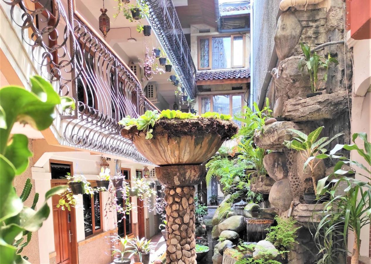 Arwiga Hotel Бандунг Экстерьер фото