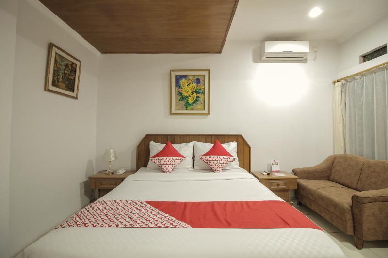 Arwiga Hotel Бандунг Экстерьер фото