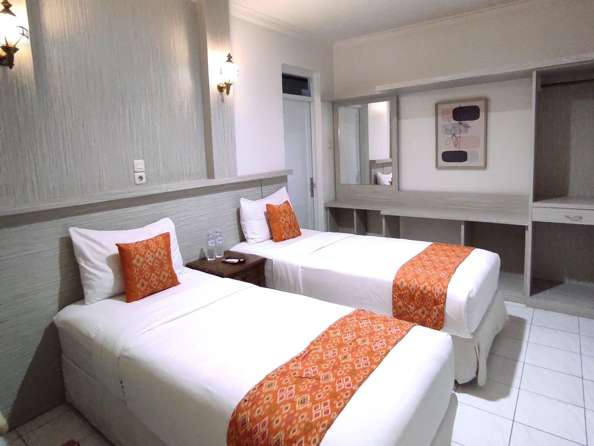 Arwiga Hotel Бандунг Экстерьер фото