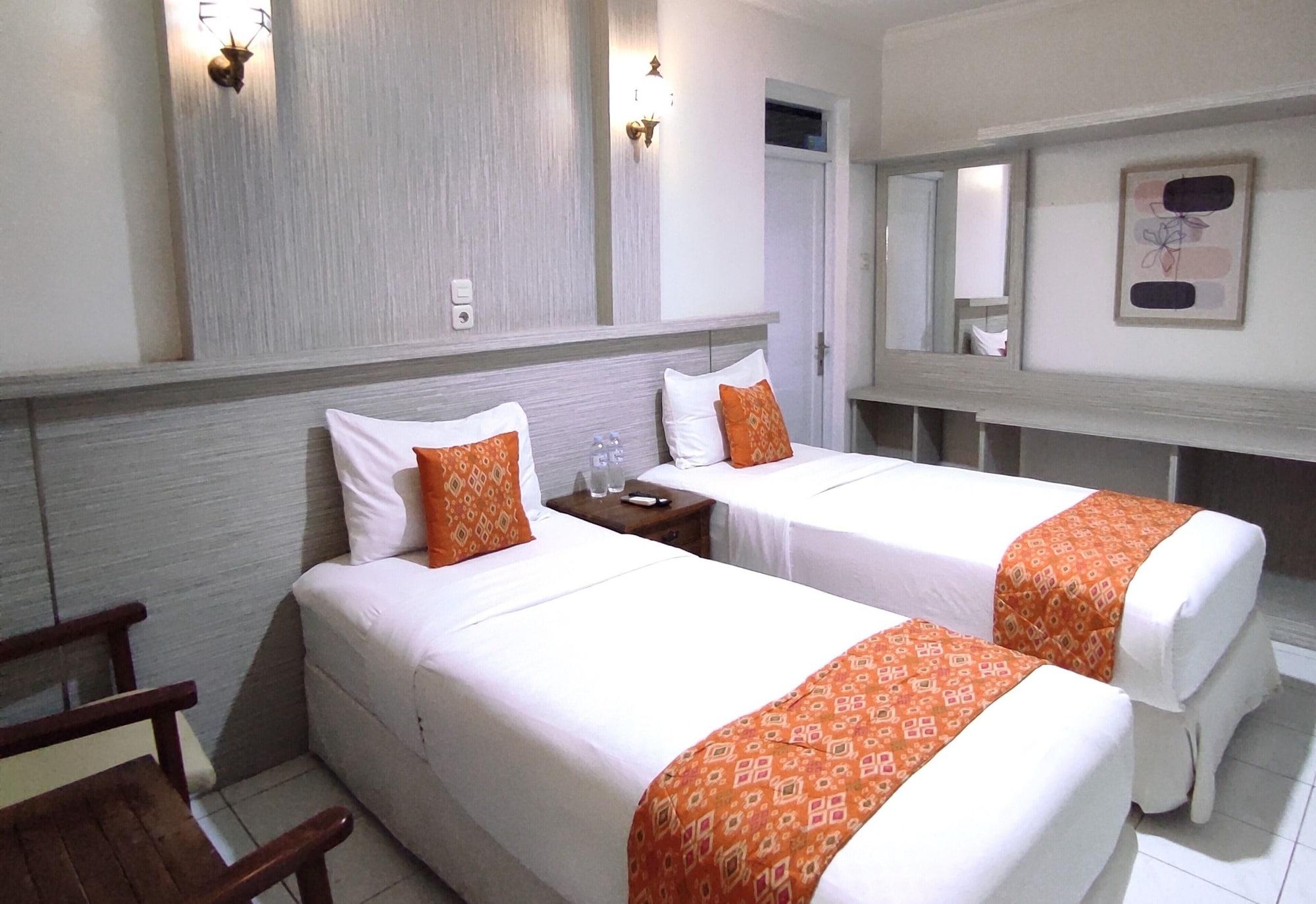 Arwiga Hotel Бандунг Экстерьер фото